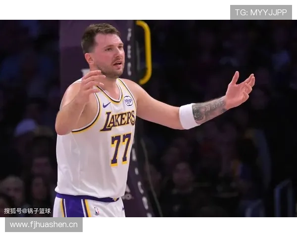 哈利伯顿挡拆组织不同于东契奇 提升队内三分点